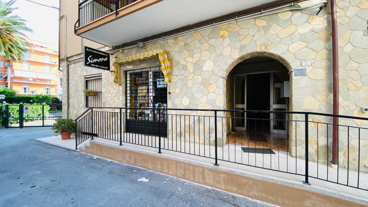Babyaccommodation Family Experience III Pietra Ligure Bagian luar foto