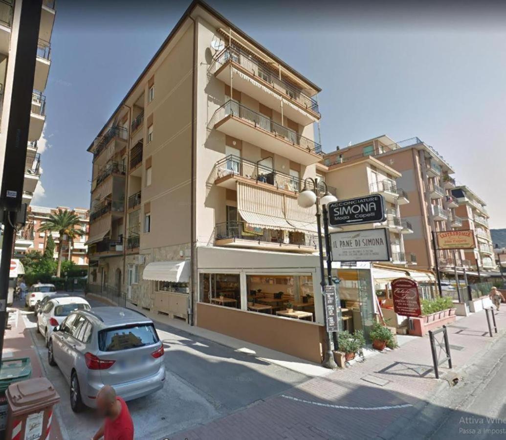 Babyaccommodation Family Experience III Pietra Ligure Bagian luar foto